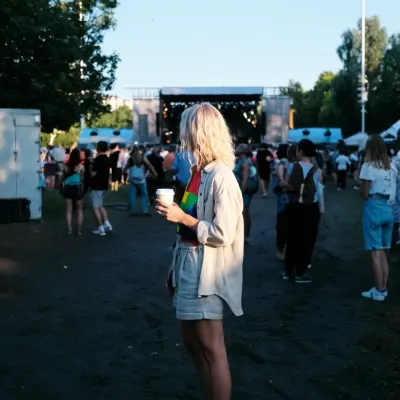 Весёлая